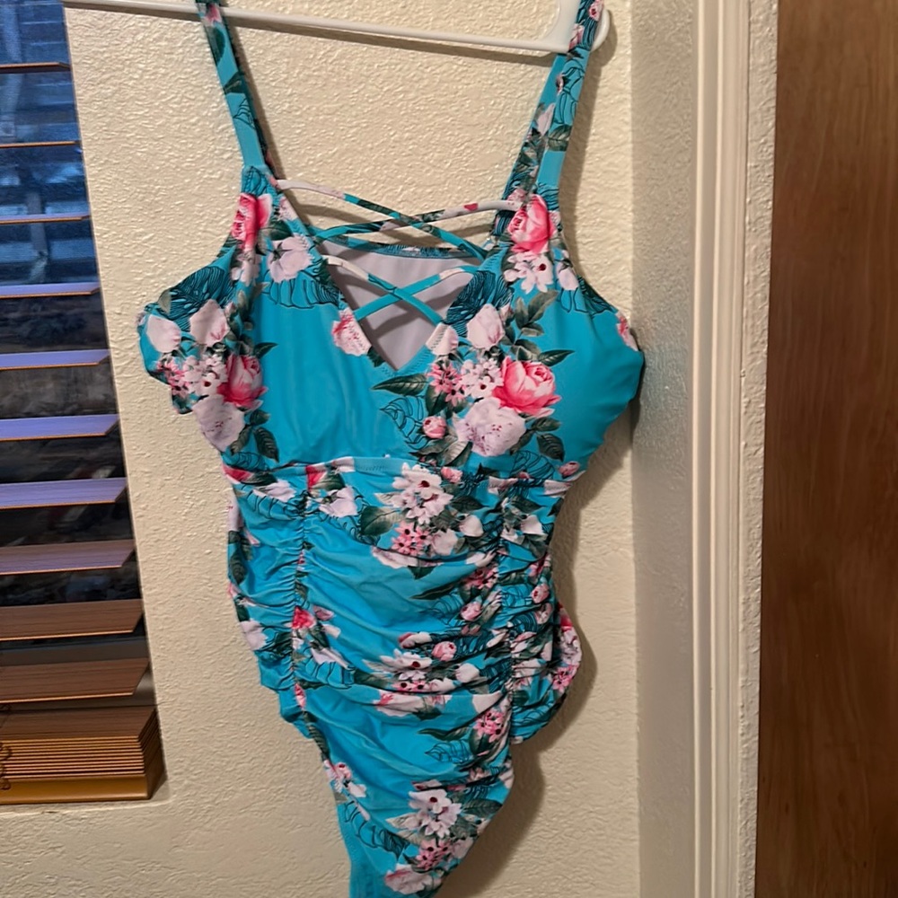 Women’s swim suit